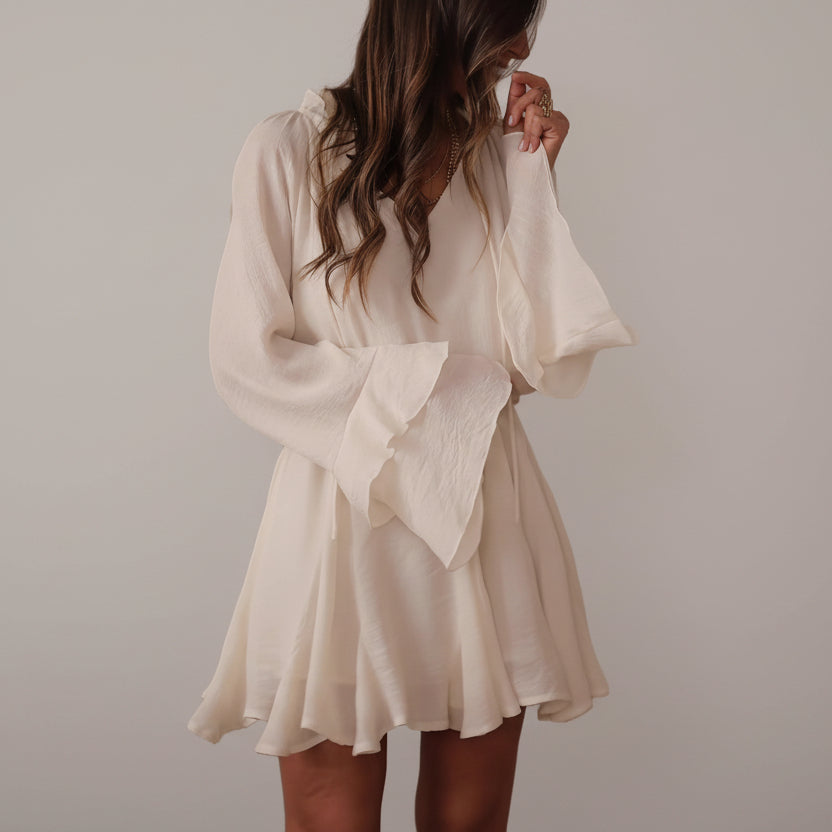 Damen elegantes minimalistisches Plissee Midikleid Vorderansicht